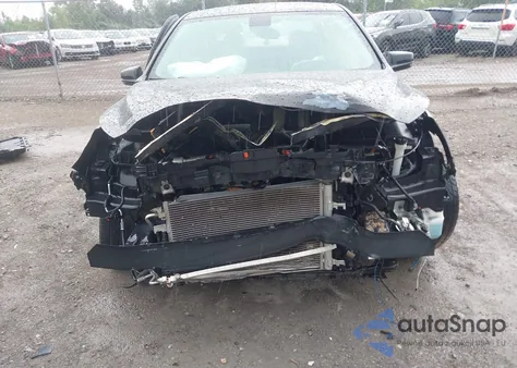 2015 Chevrolet Malibu z USA, uszkodzony, nr VIN 1G11G5SX0F2334137